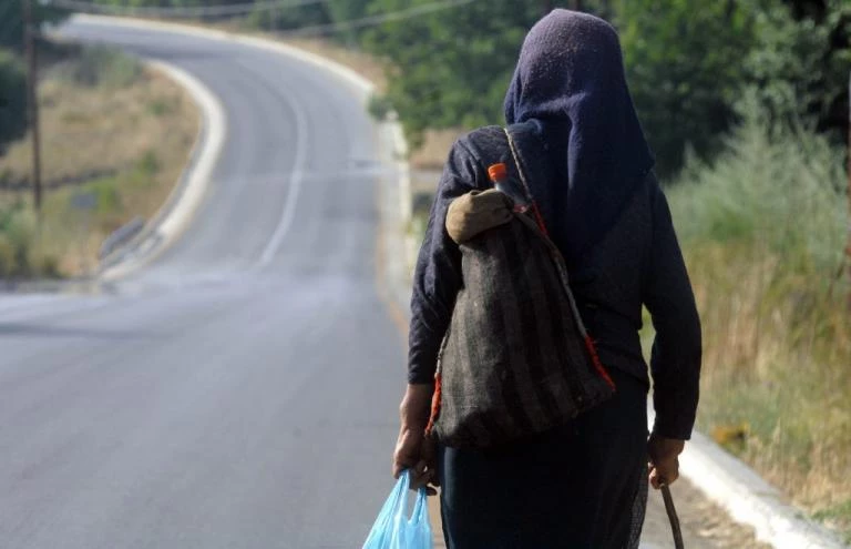 Λακωνία: Ανήλικοι μαθητές σακάτεψαν στο ξύλο γιαγιά